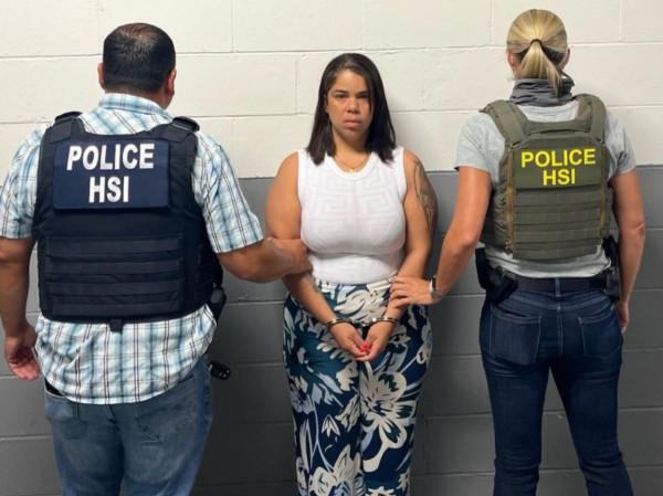 Brasileira procurada por homicídio é presa por agentes de imigração nos EUA