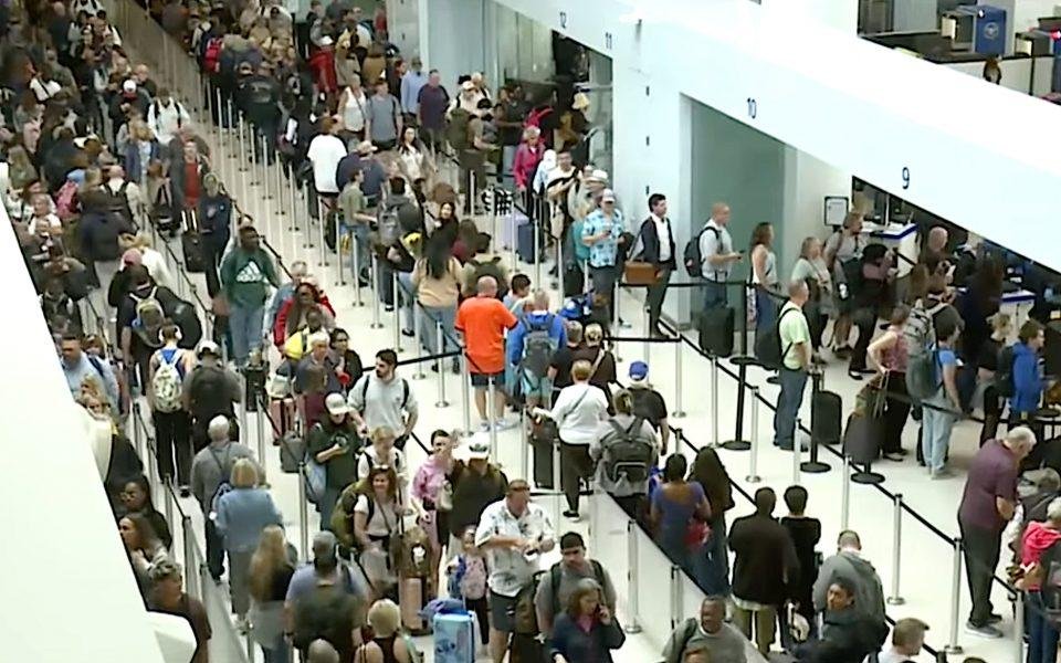 Filas e atrasos marcam início do Spring Break em aeroportos dos EUA