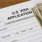 Estrangeiros deverão pagar nova taxa de US$ 250 para visto americano; veja