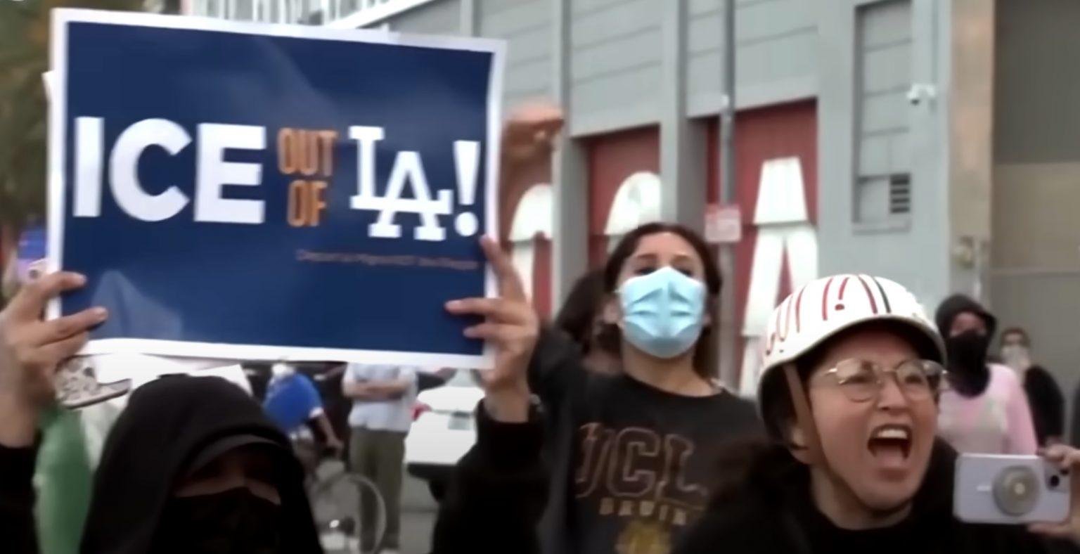 Suprema Corte autoriza uso de sotaque e perfil racial em operações migratórias em Los Angeles
