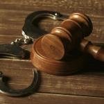 Homem é preso na Flórida acusado de cárcere privado