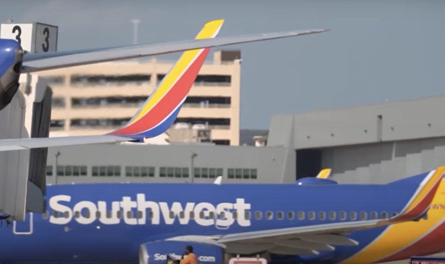 Southwest vai exigir compra de assento extra para passageiros que não cabem em um só